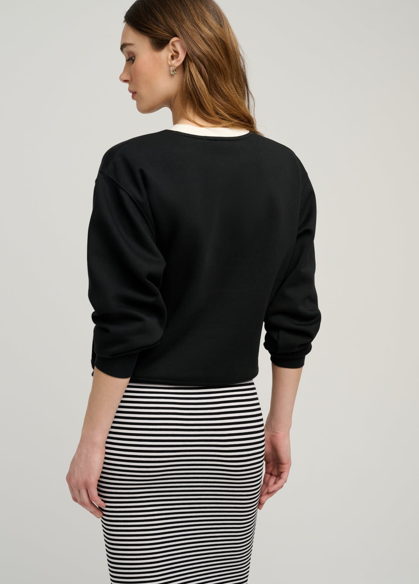 THE COLLEGIATE CHEST CLASSIC SWEATSHIRT
