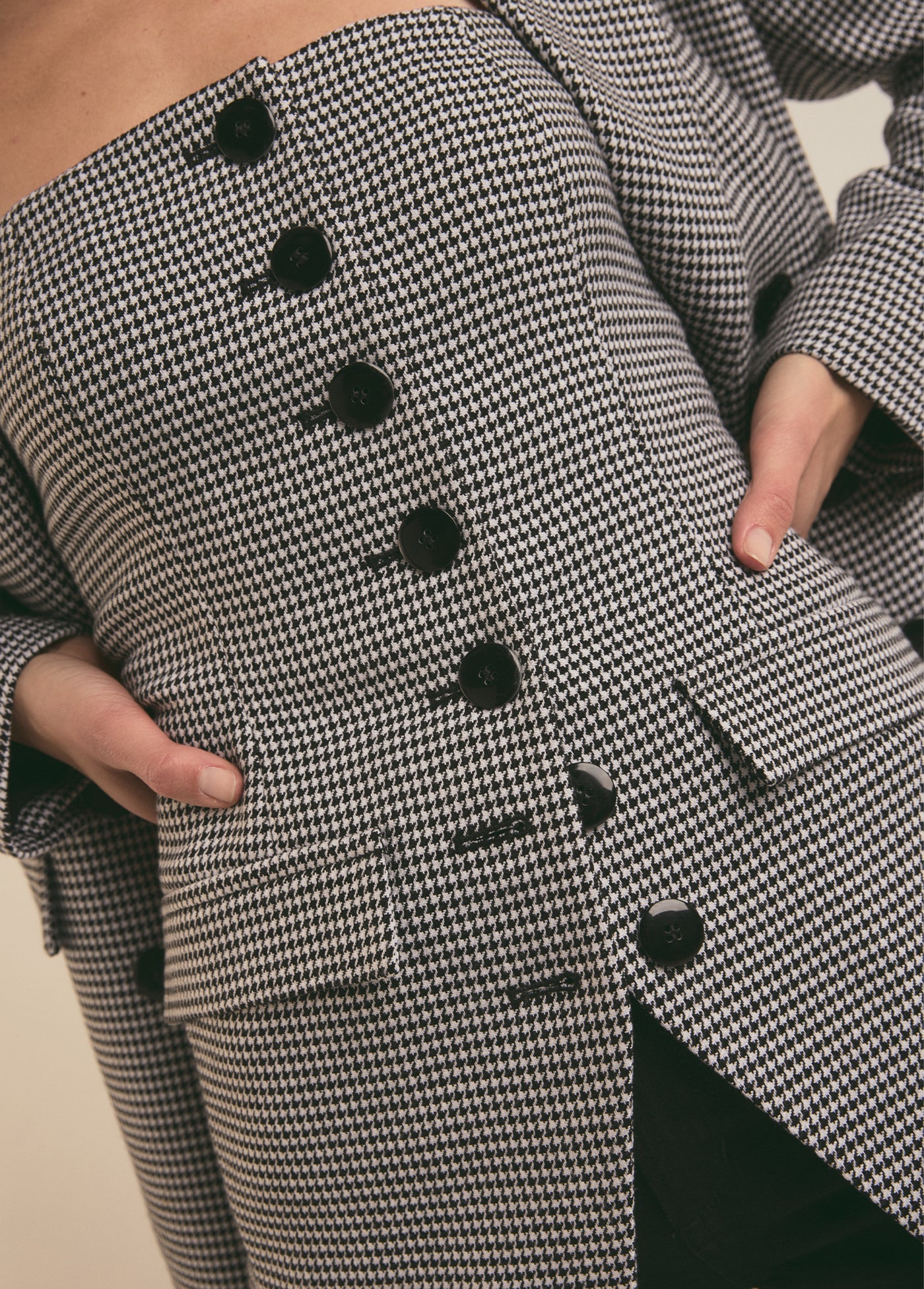 black white houndstooth