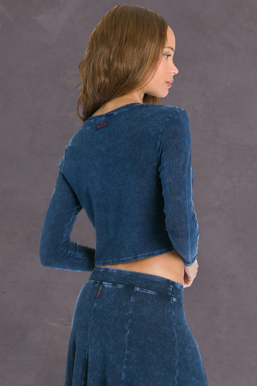 Women | Long Sleeve Crop Tee | Mineral Wash 8