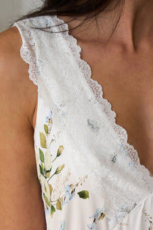 UNE PIECE-Delicate Lace Trim V-Neck Nightie LONDON BOTANICAL BLUE