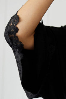 UNE PIECE-Lace Trim Modal Robe BLACK