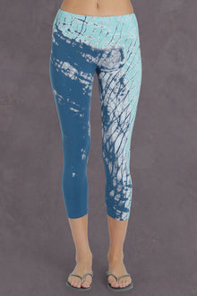 Women | Flat Waist Capri Legging | Diagonal Butterfly Wash 6