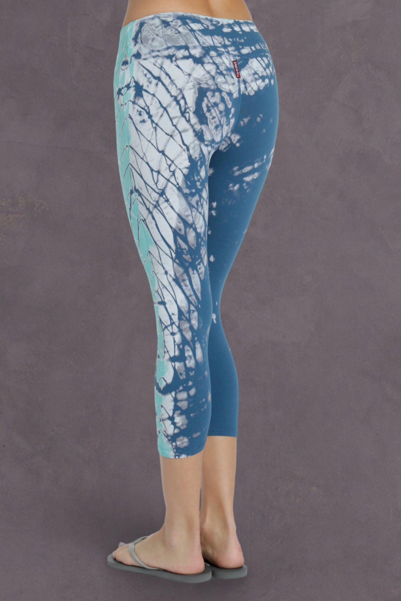 Women | Flat Waist Capri Legging | Diagonal Butterfly Wash 6