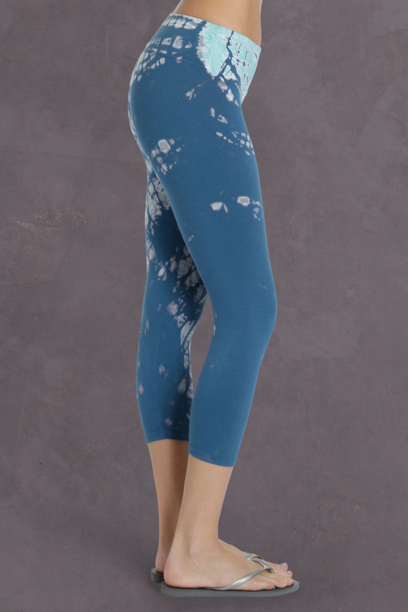 Women | Flat Waist Capri Legging | Diagonal Butterfly Wash 6